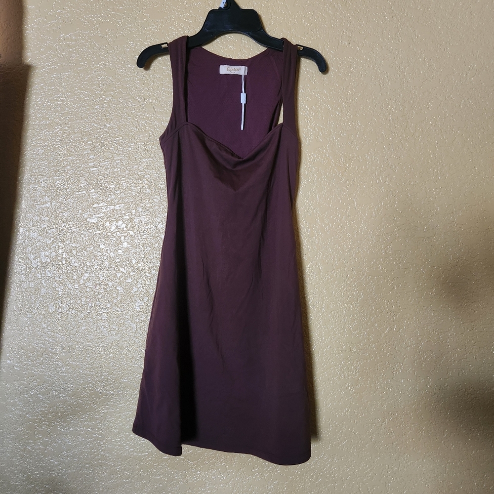 Qinsen Elegant Burgundy Sleeveless Dress.